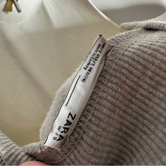 Zara | Oversized Grey Faux Fur Detail Sweatshirt - Picture 2 of 7